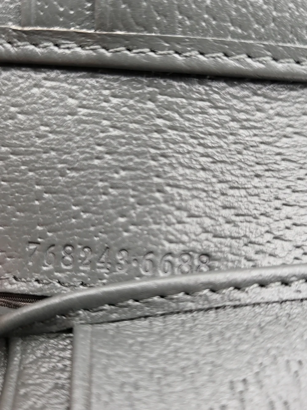 Gucci Bi-Fold GG Supreme Bifold Wallet 768243 in Dark Gray, Pristine condition!!